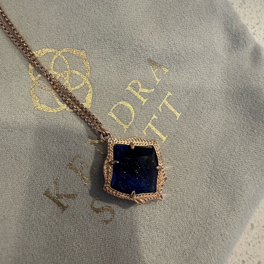 Kendra Scott necklace